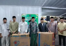Wabup Loteng Serahkan 24 Kursi Roda untuk Penyandang Disabilitas di Kopang