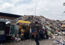 Aktivitas PKL Dongkrak Produksi Sampah saat Ramadan