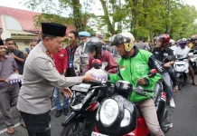 Kapolda NTB Ajak Jurnalis Buka Bersama dan Bagi-bagi Takjil