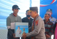Kunjungan Kerja ke Lombok Utara, Kapolda NTB Salurkan 100 Lebih Paket Bingkisan