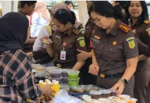 Ringankan Beban Masyarakat saat Ramadan, Kejari Dompu Gelar Pasar Murah