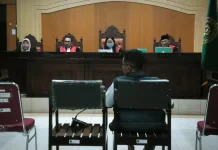 Tiga Anggota DPRD NTB Terdakwa Kasus Suap Jalani Sidang Perdana