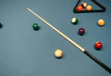 Ini Jenis Stik atau Cue pada Billiards yang Perlu Kamu Ketahui
