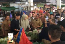 Wagub NTB Pantau Harga  di Pasar Ama Hami