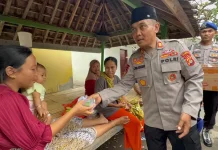 Ditpolairud Polda NTB Bagikan Takjil kepada Nelayan di Pantai Gading Mataram