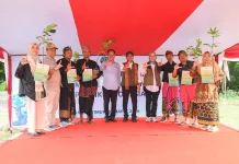 Menteri Kehutanan Serahkan 6 SK Perhutanan Sosial di Lombok Timur