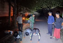 Polsek Sandubaya Bubarkan Balap Lari dan Perang Petasan saat Patroli Ramadhan