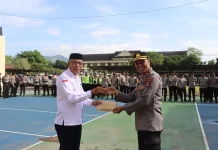563 Personel Polres Bima Kota Serahkan Zakat Fitrah kepada Baznas Kota Bima
