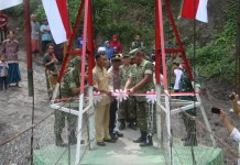 Danrem 162/WB Resmikan Jembatan Gantung Garuda di Lombok Timur