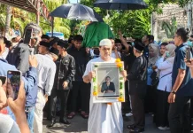Jenazah dr. Jack Tiba di Rumah Duka, Disambut Isak Tangis Keluarga