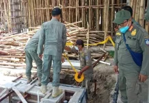 Satpol PP Lombok Tengah Segel Vila di Sempadan Pantai Selong Belanak