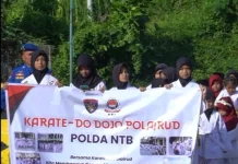 Anak-Anak Karate-Do Dojo  Binaan Polairud Polda NTB Berbagi Takjil
