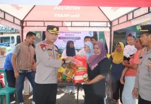 Mendekati Lebaran, Polres Bima Kabupaten Gelar Pasar Murah dan Diserbu Warga
