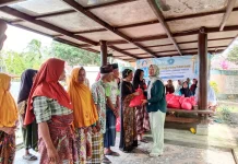 PKK Loteng Tebar Berkah Ramadan, Ribuan Paket Sembako Disalurkan untuk Lansia