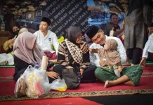 Warga Binaan Lapas Lobar Berbuka Puasa Bersama Keluarga dan Terima Bantuan Sosial