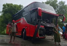Bus Tergelincir, Anggota Polisi dan Guru Terluka