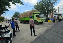 Personel Ditpolairud Polda NTB Amankan Pelabuhan dalam Operasi Ketupat Rinjani