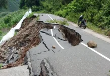Longsor Terjang Desa Sumi, Akses Jalan Terbelah