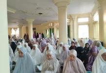 Solat Ied Idul Fitri  di Masjid Jami Al Akbar Masbagik Berlangsung Khusyuk