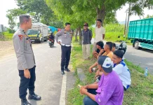 Sambangi Gudang Jagung, Polisi Ingatkan Sopir Waspada Gangguan Kamtibmas
