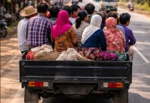 Polisi Berlakukan Aturan Keras Mobil Bak Terbuka Angkut Orang saat Lebaran Topat