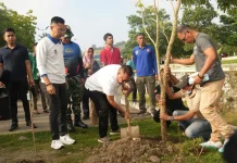 Wali Kota Bima Tanam Pohon Sepanjang Batas Kota hingga Jenamawa