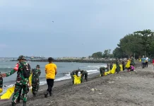 Ditpolairud Polda NTB Bersama Stakeholder Gelar Aksi Bersih Pantai di Loang Baloq