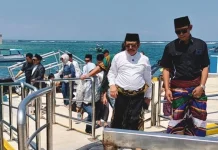 Lebaran Topat Senggigi Dipantau Langsung Bupati LAZ Dari Patroli Laut