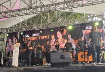 Pantai Beraringan Jadi Magnet Lebaran Topat,  Warga Tumpah Ruah Nikmati Hiburan