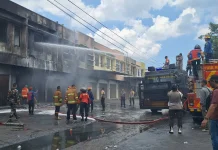 Api Lahap Gudang Oli di Ampenan