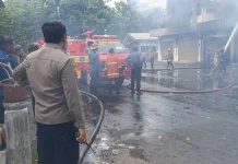 Polisi Dalami Penyebab Kebakaran Gudang Oli di Ampenan
