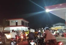Isu Kenaikan Harga BBM Picu Kepanikan, Warga Dompu Serbu SPBU