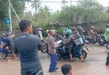 Banjir Senggigi Lumpuhkan Jalur Wisata Polisi Bergerak Cepat Selamatkan Warga