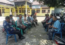 Polsek Rasbar  Jum’at Curhat, Serap Keluhan Warga di Kelurahan Sarae