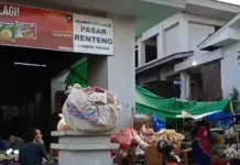Pasar Renteng Tetap Ramai, Aktivitas Ekonomi Masyarakat Berjalan Normal