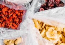 Plastik Tak Lagi Gratis? Pedagang di Pasar Kebon Roek Mataram Mulai "Irit" Plastik