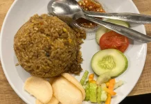 Santap Makan Siang dengan Menu Nasi Goreng Babat