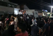 Polisi Sigap Evakuasi Terduga Curanmor dari Amukan Massa di Lombok Timur
