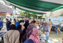 Jaga Daya Beli Warga, Satpol PP NTB Meriahkan HUT ke-76 dengan GPM