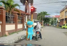 Badut Jalanan Libatkan Anak Kembali Marak di Dompu, Warga Minta Solusi Nyata