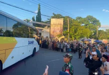 Kedatangan 393 Jemaah Calon Haji Kloter 12 di Asrama Haji Mataram berjalan Aman