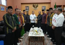 Dewan Pendidikan Serahkan Hasil Monev ke Wali Kota Bima
