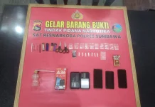 Rumah Pengedar Narkoba Digerebek, Tiga Pria Diamankan di Sumbawa