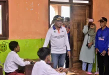 Bupati Bima Beri Motivasi Siswa dan Apresiasi Guru