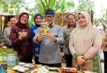Wamendagri Minta Kepala Daerah Andalkan UMKM untuk Dongkrak PAD