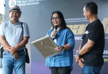 Kakanwil Kemenkum NTB Serahkan Sertifikat Hak Cipta Lagu Single The Max Mataram