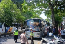 Bus Pariwisata Sempat Picu Macet di Jalan Sriwijaya, Polisi Turun Tangan