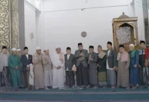 Bupati dan Wabup KLU Sholat Idul Adha di Masjid Agung Baiturrahman Tanjung