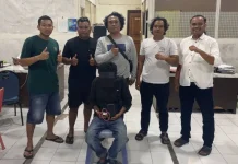 Ketiduran di Depan Minimarket, Buruh Kehilangan HP