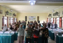 Balai Bahasa NTB Evaluasi Bimtek Cerdas Mengulas Buku bagi Guru SD di Lombok Tengah